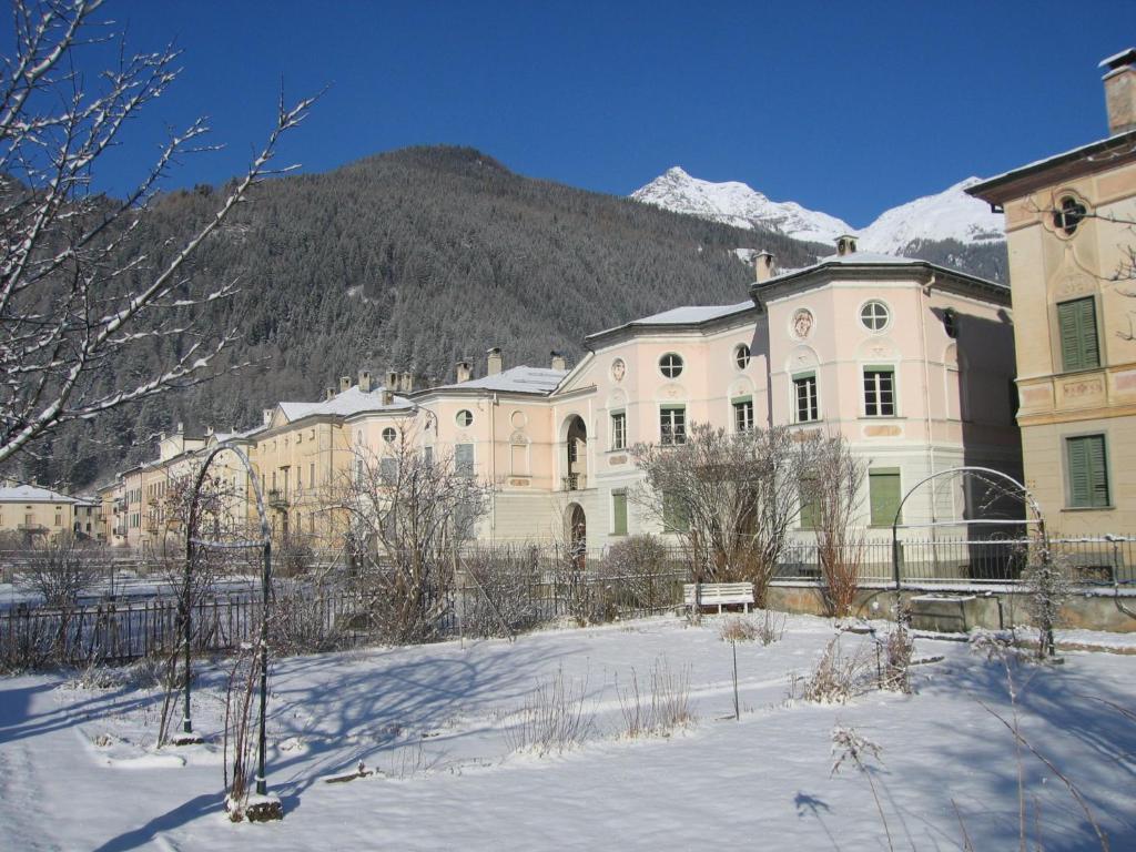 Albergo Croce Bianca Poschiavo Exterior foto