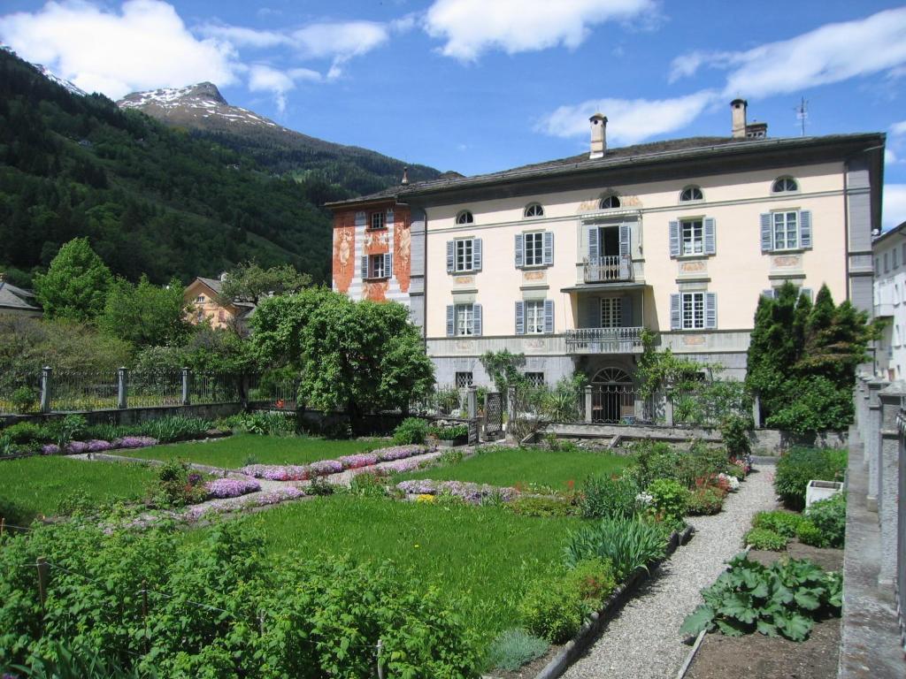 Albergo Croce Bianca Poschiavo Exterior foto